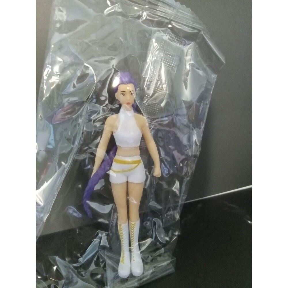 K-Pop Demon Hunters Rumi Purple Hair White & Gold Outfit 4.5” Figure PVC Toy